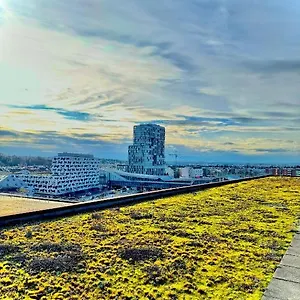 Apartment Penthouse Rooftop Loft, 190sq, Panorama View, 1min To Main Station- 5min To, Basel